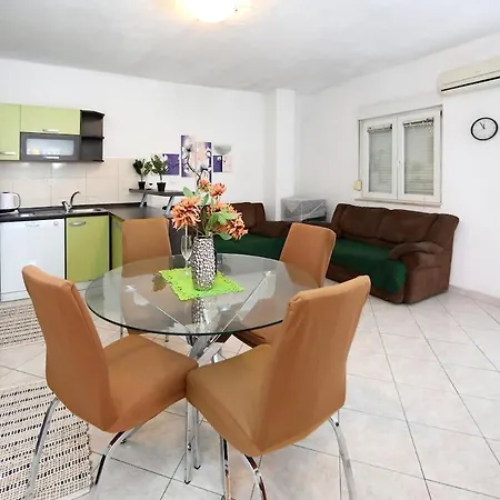Apartment Marco 2 *